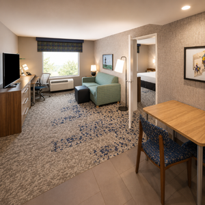 Muebles de Dormitorio Comerciales para Hotel Home2 Suites, Estilo Contemporáneo, con HPL Decorativo, Fabricante Vietnamita - Product Image 1