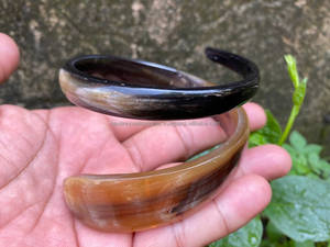 Pulseras sofisticadas de cuerno de búfalo, brazaletes blancos y negros naturales para mujer - Product Image 4