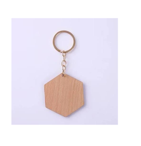 Porte-clés en bois personnalisé avec votre logo, idée cadeau pour la Saint-Valentin, design personnalisable, option cadeau écologique - Product Image 1
