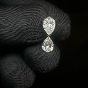 Delicado Anillo de Diamantes Cultivados en Laboratorio en Forma de Pera con Diseño de Hélice en Oro de 14K - Product Image 3