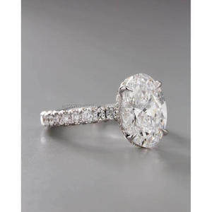 Anillo de Diamantes de Corte Ovalado con Piedras Laterales en Oro Blanco, Elegante Anillo de Compromiso y Boda para Mujer, Joyería Fina de Lujo, Regalo para Ella - Product Image 4