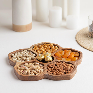 Plateau à fruits secs en bois avec compartiments sectionnés |   Plateau à apéritifs en bois d'acacia fait main pour les dîners et les fêtes - Product Image 4