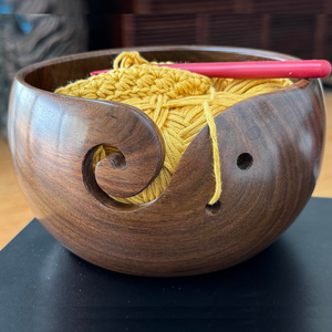 Cuenco de madera para hilo, diseñado para tejer sin enredos, con superficie pulida y estable durante el tejido y la costura. - Product Image 2