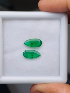 Par de Esmeraldas Naturales de Zambia, Corte Pera, Grado AAA, Certificadas por IGI, Verdes, 3.27 Quilates, Brillo Excelente, Corte y Pulido Perfectos para Joyería - Product Image 6