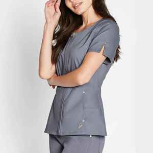 Conjunto de Uniformes Médicos Quirúrgicos Personalizados para Mujer: Blusa de Manga Corta con Cuello con Cremallera y Bolsillos Dobles, para Enfermeras - Product Image 1