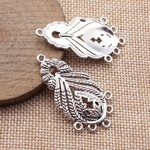 Conector <span class=keywords><strong>de</strong></span> Cola <span class=keywords><strong>de</strong></span> Pavo Real <span class=keywords><strong>de</strong></span> 44x24mm, Seis Lazos, Aleación <span class=keywords><strong>de</strong></span> Zinc Plateada Antigua para Pendientes <span class=keywords><strong>de</strong></span> <span class=keywords><strong>Flecos</strong></span> Bohemios - Product Image 2