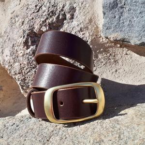 Cinturones de Cuero Genuino con Hebilla de Latón de Lujo, Impresión por Transferencia de Calor, Logotipo Personalizado, Cinturón Formal de Moda para Hombre - Product Image 1