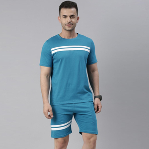 เสื้อยืดคอกลมลายทางสีน้ำเงินสำหรับผู้ชายพร้อมกางเกงขาสั้น ชุดลำลองสำหรับฤดูร้อน ผ้าถัก ระบายอากาศได้ดี - Product Image 1