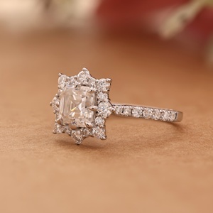 Anillo de Moissanita Moderno para Mujer, Diseño Cuadrado con Halo Floral, Chapado en Rodio, Plata de Ley 925, Anillo de Compromiso y Boda - Product Image 4