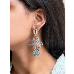 Pendientes Colgantes Florales de Plata Oxidada con Piedra Azul Claro |   Pendientes Étnicos Boho de Estilo Impactante - Product Image 1