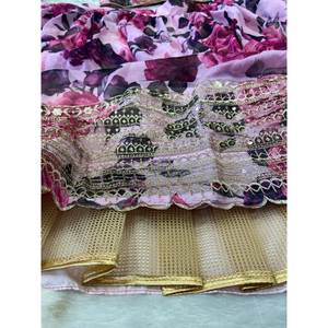 Impresionante y Elegante Lehenga Choli con Bordado Zari, Hermosos Vestidos de Noche para Fiestas - Product Image 4