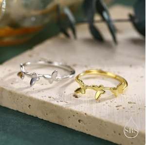 แหวนผีเสื้อเต้นรำทำจากเงินสเตอร์ลิง ปรับขนาดได้ แหวนผีเสื้อเรียบหรู แหวนที่ได้แรงบันดาลใจจากธรรมชาติ - Product Image 1