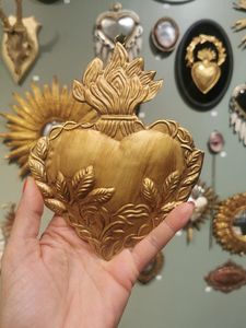 Guirnalda Decorativa de Metal Dorado Vintage con Flores y Espejo en Forma de Corazón para Decoración del Hogar, Bodas y Fiestas - Product Image 3