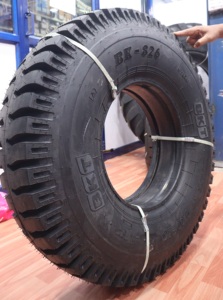 Neumáticos Agrícolas Nuevos de Alta Calidad para Tractores Indios 9.00-16, Versión Especial con Cámara de Aire para Retroexcavadoras y Cosechadoras - Product Image 2