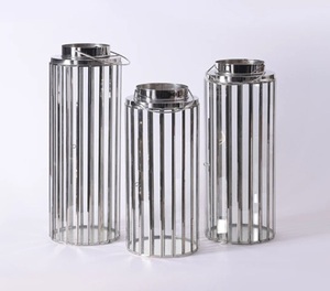 Lanterne en métal classique de grande qualité à prix raisonnable avec finition ornementale pour intérieur, extérieur, mariage, festival, jardin et maison - Product Image 1