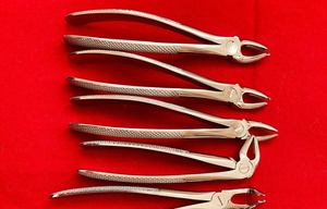 Ensemble de forceps d'extraction dentaire manuels ergonomiques de précision professionnelle, 10 pièces, en acier inoxydable argenté, pour molaires supérieures et inférieures et dents de sagesse - Product Image 4