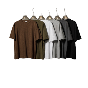 T-shirt unisexe confortable de couleur unie pour homme, style streetwear, 100 % coton 300 GSM, avec logo brodé en relief personnalisé, coupe oversize, fournisseur - Product Image 5