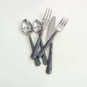 Ensemble de couverts jetables élégants en argent poli miroir, essentiels pour les fêtes et événements, au meilleur prix - Product Image 5