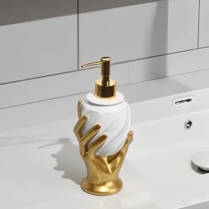 Dispensador de Loción Decorativo con Diseño de Mano Dorada, Botella Blanca con Bomba, Ideal para Baños y Tocadores, Venta al por Mayor desde India - Product Image 1