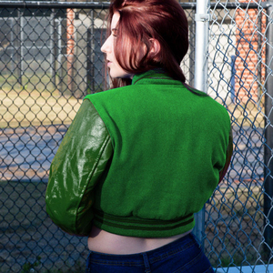 Chaqueta Corta Estilo Universitaria para Mujer, Color Verde, Estilo Bomber, Mangas de Cuero Sintético, Ropa Exterior Informal, Moda Femenina - Product Image 4