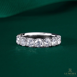 Anillo de Eternidad Clásico con Moissanita Redonda Brillante, Estilo Diamante, para Aniversario o Boda, para Mujer, Joyería Nupcial - Product Image 1