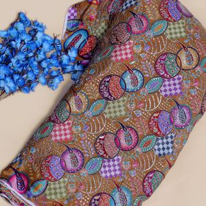 Tela Crepé Natural Transpirable y Suave con Estampado Floral de Rayas en Rubí, Amarillo Mostaza, Caléndula y Azafrán, Bordado y Estampado Colocado, Ornamental - Product Image 2