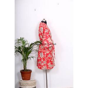 Albornoz de seda indio multicolor surtido, estilo kimono Kantha, ropa de dormir al por mayor, color rojo, vestido largo hecho a mano con patchwork. - Product Image 3