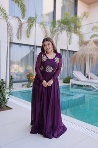 Robe Anarkali brodée violette avec dupatta pour femme, tenue de soirée de créateur, tenue ethnique, collection de mariage festive indienne - Product Image 4