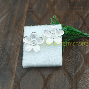 Pendientes de Plata de Ley 925 con Diseño Floral de Pétalos Texturizados, Hechos a Mano, Minimalistas, Joyería para Mujer, Regalo de Navidad - Product Image 5