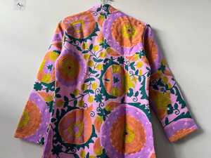 Veste longue matelassée en coton brodée Suzani pour femme, motif floral coloré, style folklorique bohème, col montant, pour l'hiver - Product Image 2