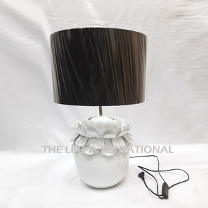 Lámpara de Mesa de Lujo Personalizable con Pantalla de Tela para Bodas, Restaurantes, Dormitorios, Estudios y Oficinas - Product Image 4
