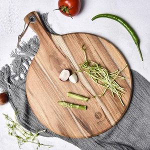 Planche à découper ronde élégante avec poignée, surface de coupe lisse, finition sécurisée pour les couteaux, parfaite pour le service, la préparation et l'utilisation quotidienne en cuisine - Product Image 2