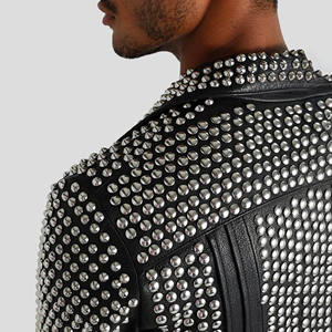 Veste en cuir cloutée faite à la main pour homme, style punk rock, avec pointes argentées, veste de motard en cuir véritable noir, coupe ajustée, pour soirée - Product Image 2