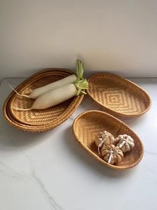 Panier et plateau de service ronds en rotin tressé faits à la main du Vietnam pour la restauration, les restaurants, la maison et la décoration de cuisine - Product Image 5