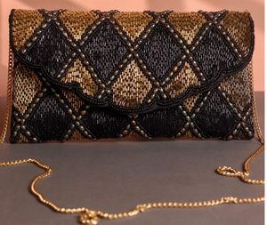 Sac à bandoulière brodé à la main en perles de rocaille avec sangle réglable – Fournisseur de sacs de luxe pour femmes - Product Image 2
