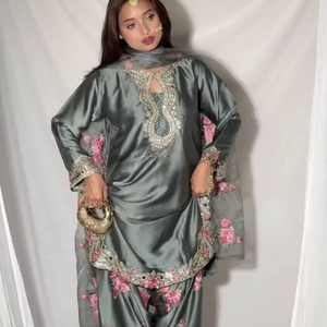 ชุดเซ็ต 3 ชิ้น Ramdev Trading Premium Natural Crep ประกอบด้วยเสื้อ ฟาร์ชี ซัลวาร์ และผ้าคลุมไหล่ ปักลายด้วยดิ้นและเลื่อม ความยาว 2.30 เมตร สำเร็จรูป สไตล์โมเดิร์น - Product Image 1