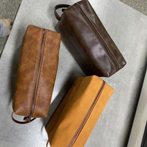 Neceser de Cuero Vintage Personalizado para Hombre, Bolsa de Aseo con Cierre de Cremallera, Personalizada para Artículos de Aseo - Product Image 5