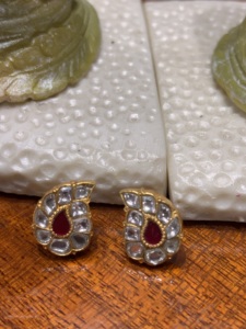 ต่างหูรูปดอกไม้ Amaira Jewels ชุบทอง 22K เครื่องประดับหรูหราสำหรับผู้หญิง สวมใส่ได้ทุกวัน - Product Image 2