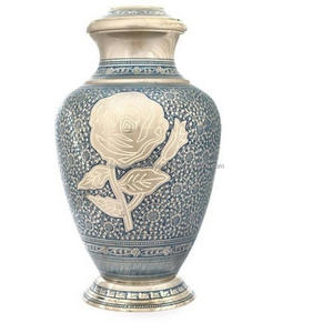 Urnes de crémation en laiton classiques et de haute qualité avec conception de fleurs étain et couleur rose finies pour les cendres humaines - Product Image 6