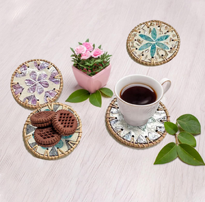 Sous-verre en rotin natté motif floral, tissé à la main, isolant thermique, pour la vente en gros - Product Image 1