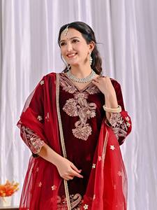 Tunique décontractée en velours brodée de motifs Paisley avec dupatta en tulle, Salwar Kameez, tenue ethnique indienne pour femmes pour mariage et fêtes - Product Image 2