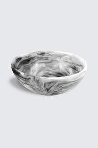 Bol de service décoratif de luxe en résine époxy polie, écologique et minimaliste, pour la décoration intérieure de table, ajoutant une profondeur artistique - Product Image 6