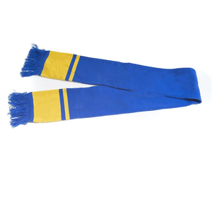 ผ้าพันคอ Sigma Retro Royal Blue Yellow Bar Scarf ลายวินเทจสำหรับแฟนฟุตบอล ผลิตจากอะคริลิกถักสองชั้น ขอบผ้าแต่งพู่ ให้ความอบอุ่น เหมาะสำหรับใช้ในโรงเรียนและมหาวิทยาลัย - Product Image 4