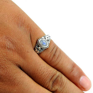 แหวนเงินแท้ 925 ดีไซน์วินเทจ ประดับด้วยพลอยมูนสโตนสีรุ้ง คุณภาพดี แหวนสไตล์โบฮีเมียนโบราณสำหรับผู้หญิง - Product Image 2