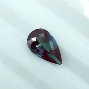 Piedra preciosa de alejandrita cultivada en laboratorio natural, 0,80 ct, forma de pera, facetada, para fabricación de joyas, 8x5x3 mm - Product Image 3