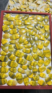 Piedras Preciosas de Jaspe Abeja Natural de Alta Calidad, Cabujones Sueltos de Formas Mixtas Trimurti de Rajastán para Joyería - Product Image 2