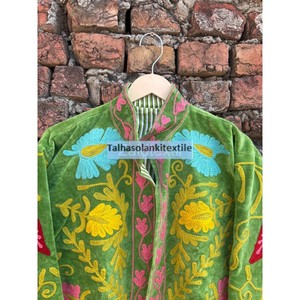 Blazer en velours vert brodé de fleurs, col mandarin, manches longues, veste pour femme faite à la main, épaisseur standard pour la saison printanière - Product Image 5