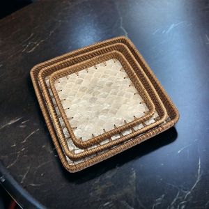 Plateau de service carré Art Déco en nacre et rotin fait main, attrayant et décoratif pour la maison, à prix avantageux - Product Image 5