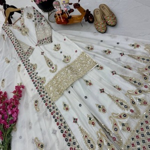 Conjunto de Ropa Étnica de Diseñador para Mujer: Kurti Maxi Reversible de Seda Chiffon Premium con Bordado, Sharara y Dupatta a Juego - Product Image 4