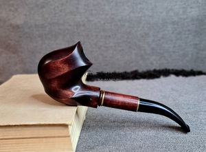 Pipa de Tabaco de Madera Natural Premium, Ecológica, Hecha a Mano, con Acabado Moderno en Laca, Regalo para Coleccionistas, por Tradebyd - Product Image 3